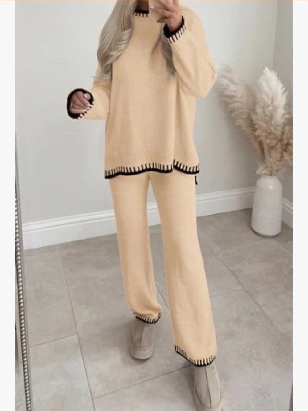 Beige Knit Two-Piece Loungewear Set with Black Trim W1